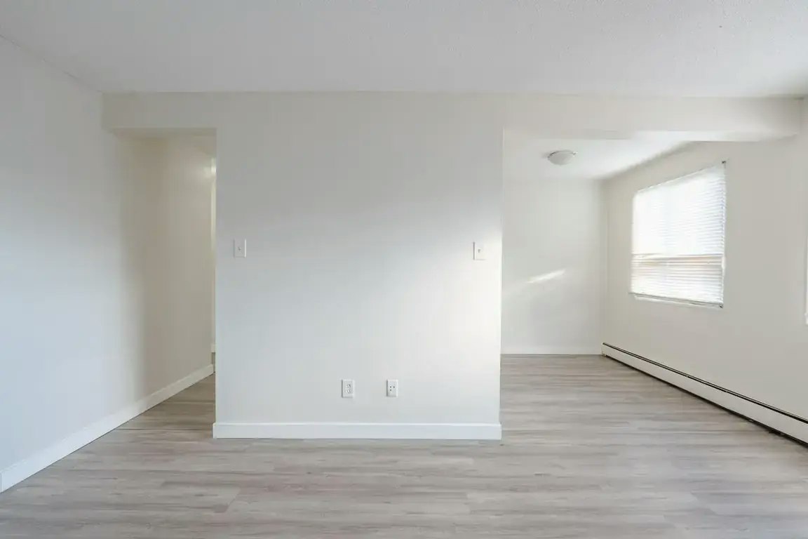 04-10620 107 Street NW, Edmonton, AB, T5H 2Y7 - 13