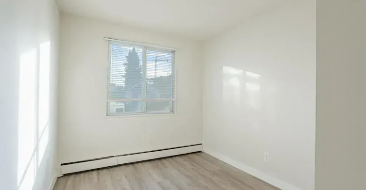 04-10620 107 Street NW, Edmonton, AB, T5H 2Y7 - 23