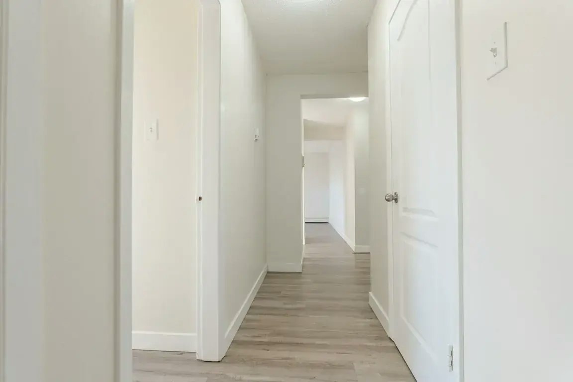 04-10620 107 Street NW, Edmonton, AB, T5H 2Y7 - 24