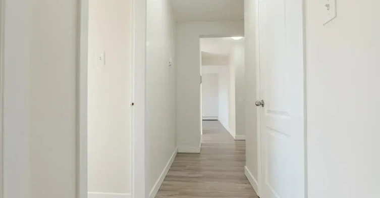 04-10620 107 Street NW, Edmonton, AB, T5H 2Y7 - 24