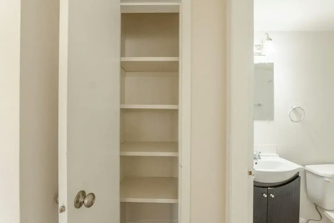 04-10620 107 Street NW, Edmonton, AB, T5H 2Y7 - 26