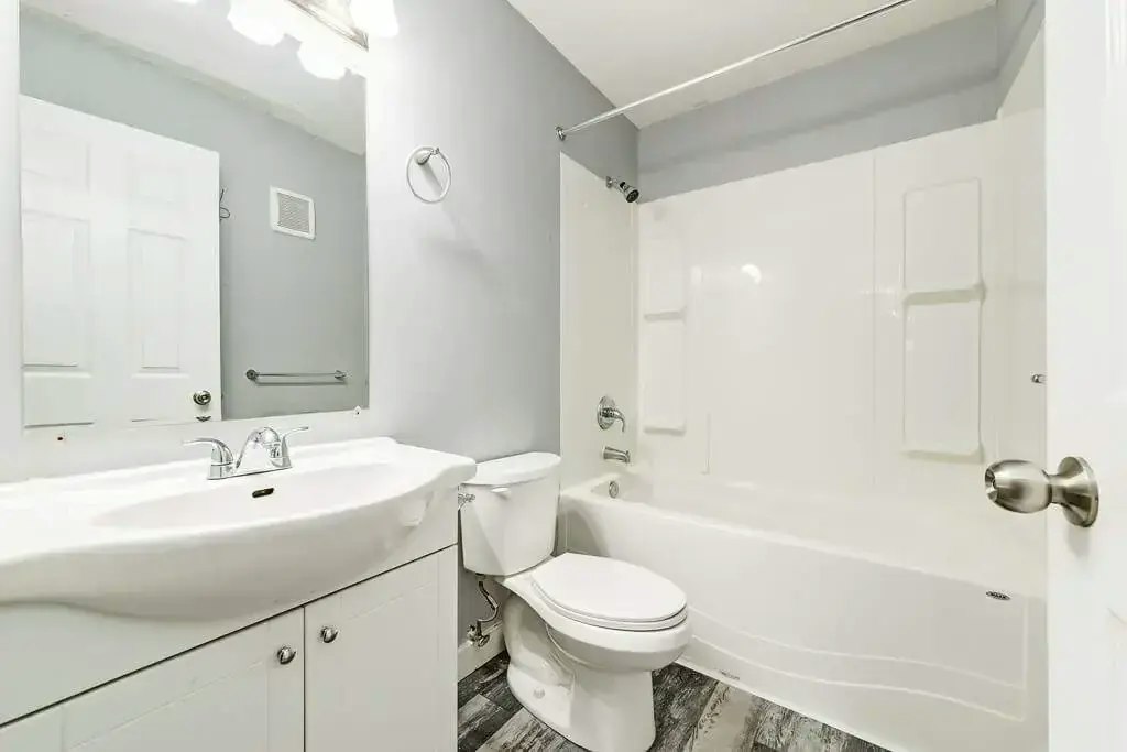 04-10620 107 Street NW, Edmonton, AB, T5H 2Y7 - 7