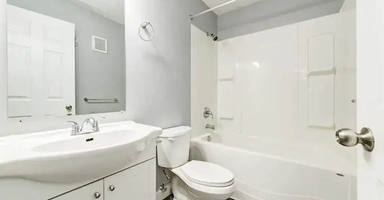 04-10620 107 Street NW, Edmonton, AB, T5H 2Y7 - 7