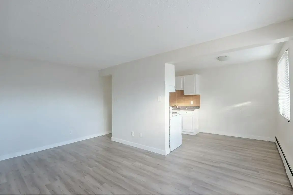 04-10620 107 Street NW, Edmonton, AB, T5H 2Y7 - 14