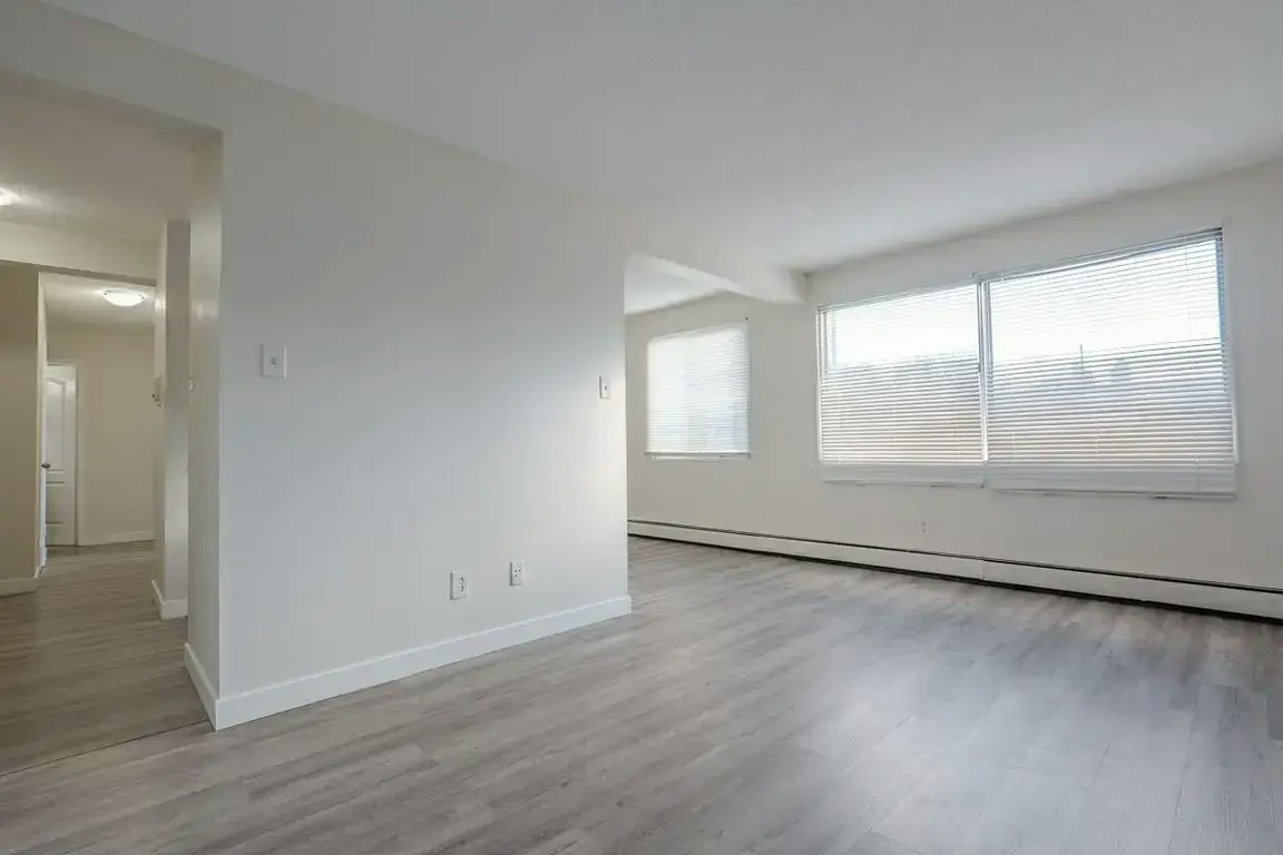 04-10620 107 Street NW, Edmonton, AB, T5H 2Y7 - 12