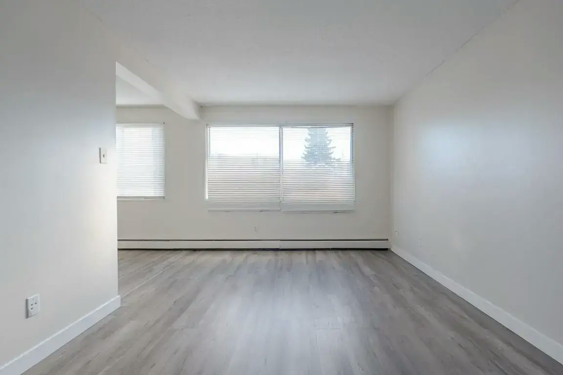 04-10620 107 Street NW, Edmonton, AB, T5H 2Y7 - 11