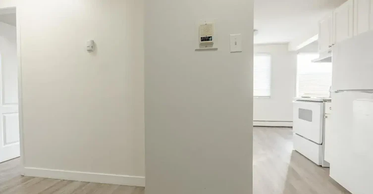 18-10620 107 Street NW, Edmonton, AB, T5H 2Y7 - 10
