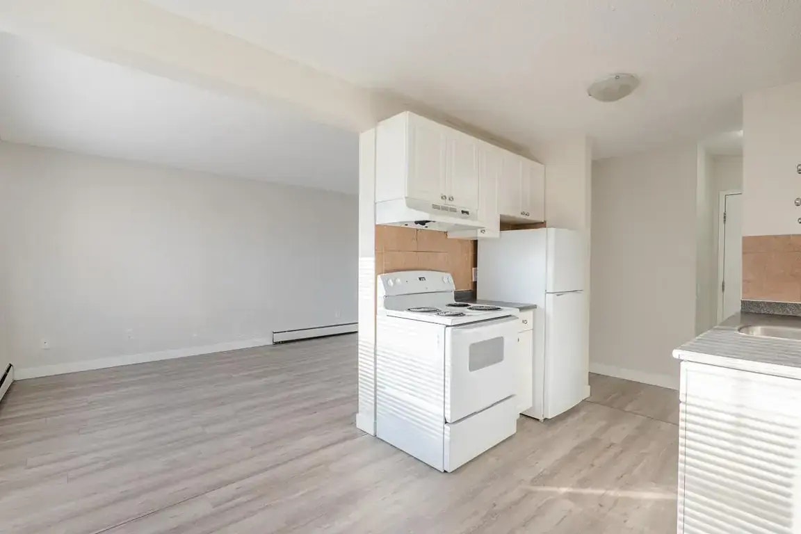 18-10620 107 Street NW, Edmonton, AB, T5H 2Y7 - 16