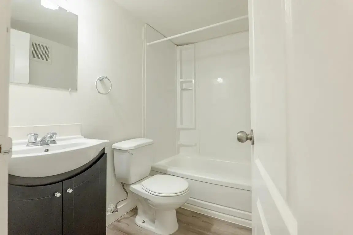 18-10620 107 Street NW, Edmonton, AB, T5H 2Y7 - 25