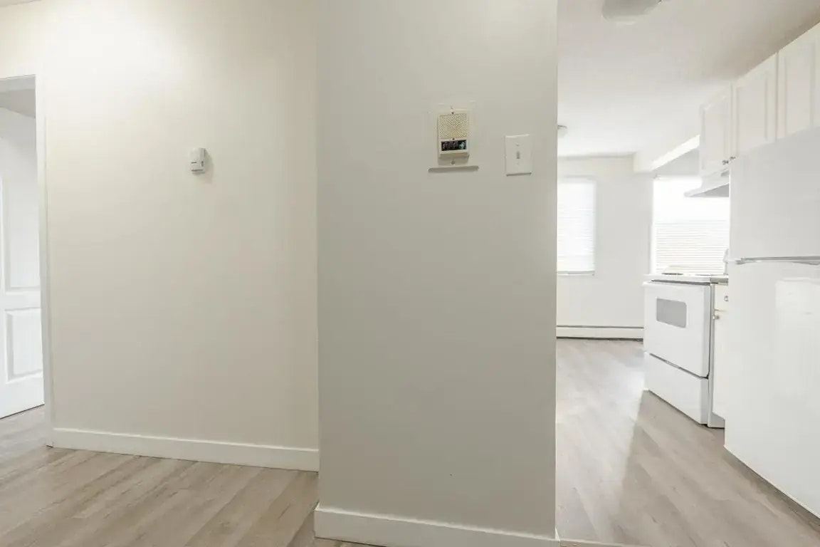 18-10620 107 Street NW, Edmonton, AB, T5H 2Y7 - 10