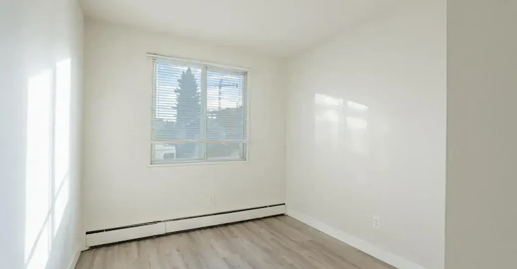 18-10620 107 Street NW, Edmonton, AB, T5H 2Y7 - 23