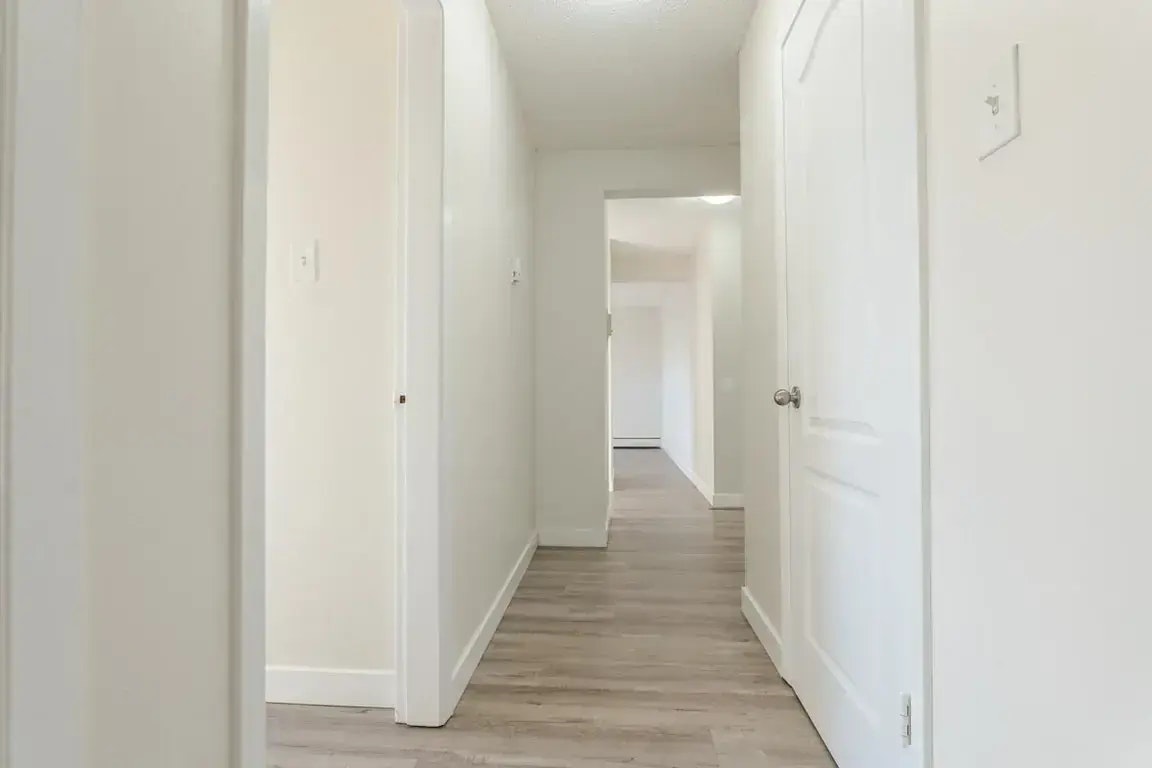18-10620 107 Street NW, Edmonton, AB, T5H 2Y7 - 24