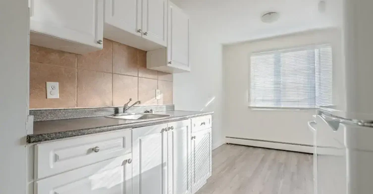 18-10620 107 Street NW, Edmonton, AB, T5H 2Y7 - 19