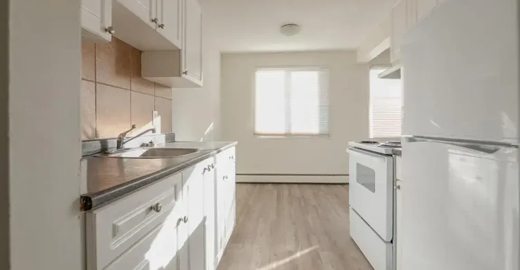 18-10620 107 Street NW, Edmonton, AB, T5H 2Y7 - 18