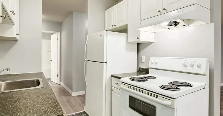 18-10620 107 Street NW, Edmonton, AB, T5H 2Y7 - 6