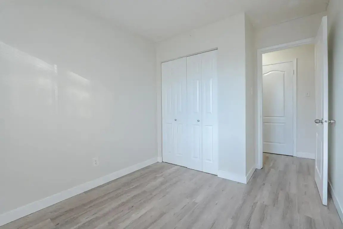 18-10620 107 Street NW, Edmonton, AB, T5H 2Y7 - 20