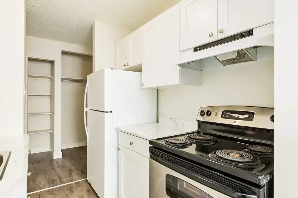 202-12025 82 Street NW, Edmonton, AB, T5B 2W5 - 6