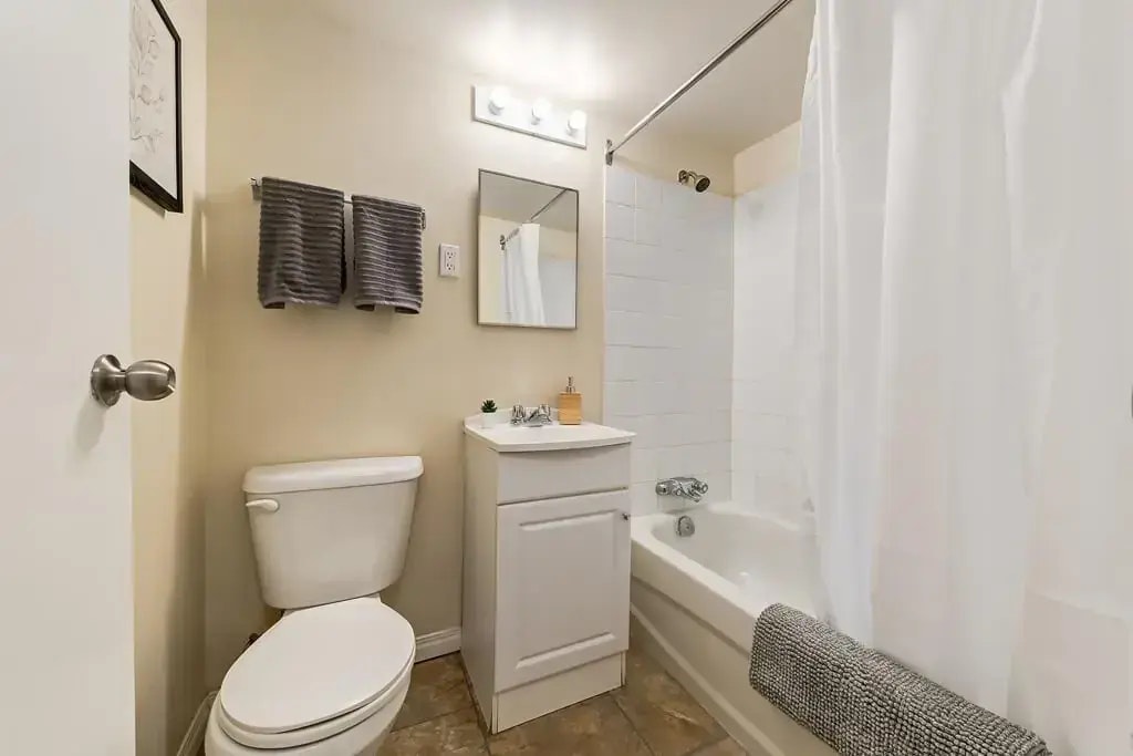 202-12025 82 Street NW, Edmonton, AB, T5B 2W5 - 8