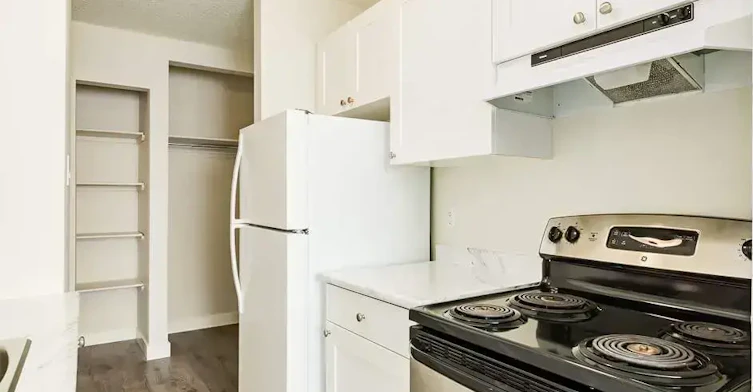 202-12025 82 Street NW, Edmonton, AB, T5B 2W5 - 6
