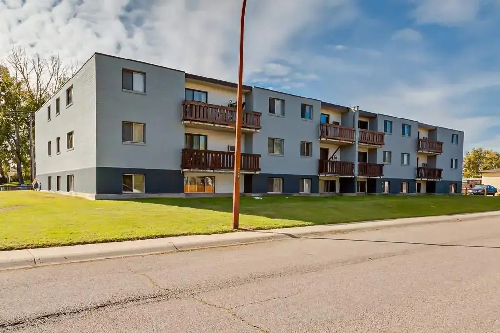 303-97 Carswell Road SE, Medicine Hat, AB, T1B 1M2 - 8