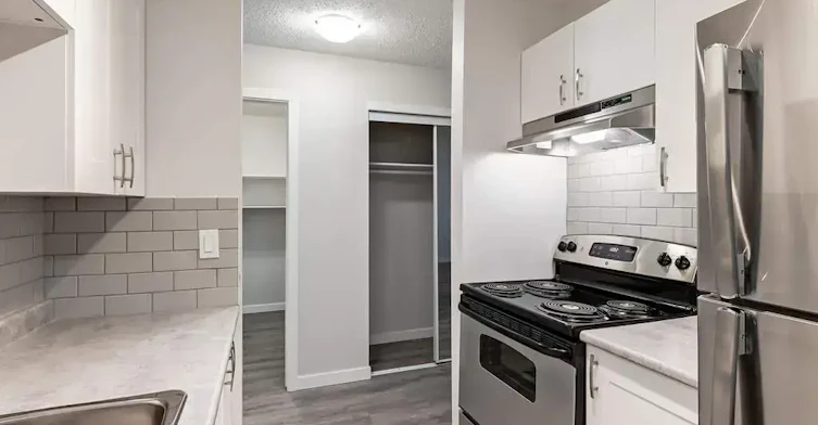 301-2291 Southview Drive SE, Medicine Hat, AB, T1B 1R5 - 3