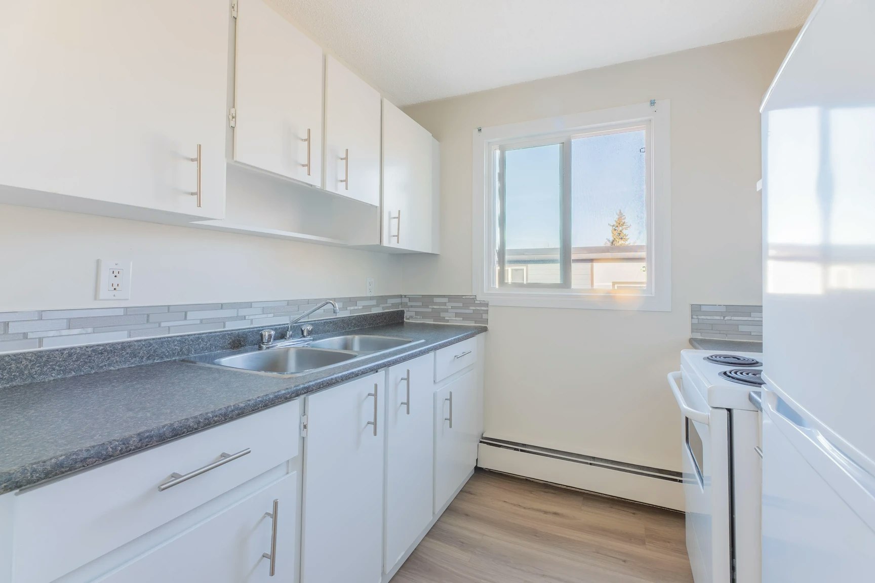 206-11820 88 Street, Edmonton, AB, T5B 3R8 - 4