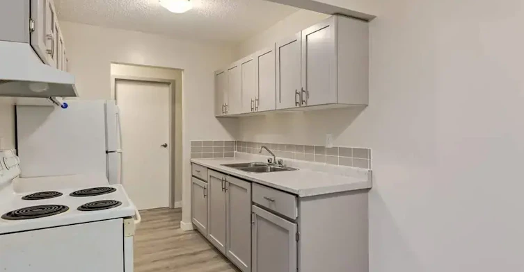 204-2526 Thompson Crescent SE, Medicine Hat, AB, T1B 1C4 - 3