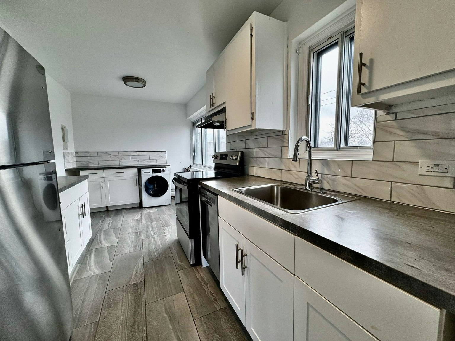 215-1150 Côte Vertu, Montréal, QC, H4L 1Y5