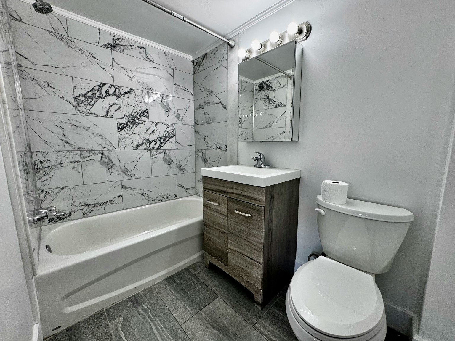 215-1150 Côte Vertu, Montréal, QC, H4L 1Y5 - 2