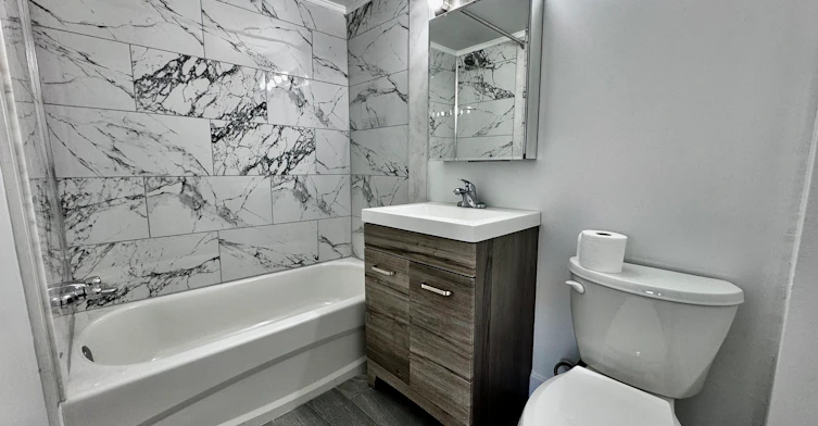 215-1150 Côte Vertu, Montréal, QC, H4L 1Y5 - 2