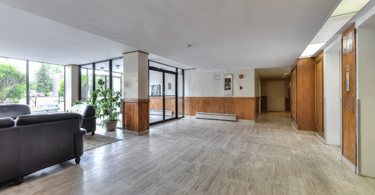 302-1150 Côte Vertu, Montréal, QC, H4L 1Y5 - 2