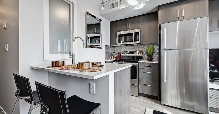 0325-1528 16 Avenue NW, Calgary, AB, T2M 0L5 - 4