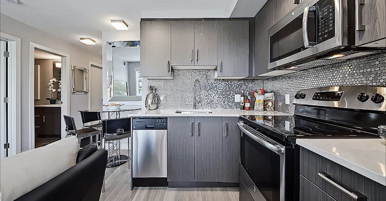 0325-1528 16 Avenue NW, Calgary, AB, T2M 0L5 - 7