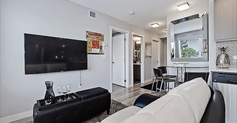 0325-1528 16 Avenue NW, Calgary, AB, T2M 0L5 - 9