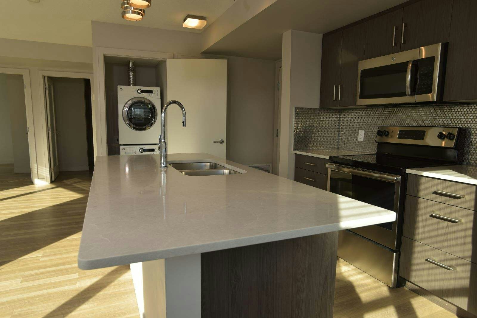 0325-1528 16 Avenue NW, Calgary, AB, T2M 0L5 - 15