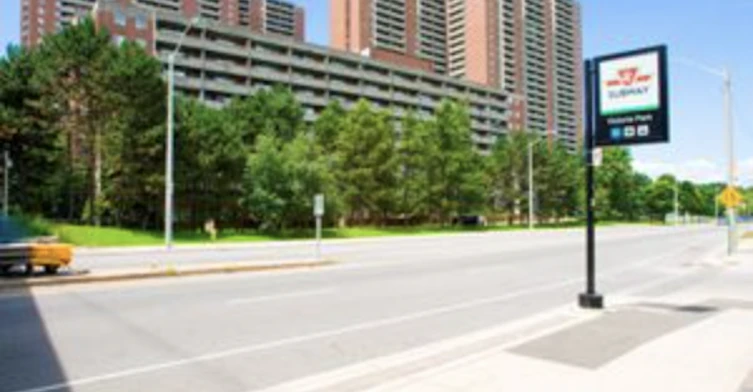 9 Crescent Place, Toronto, ON, M4C 5L8 - 4