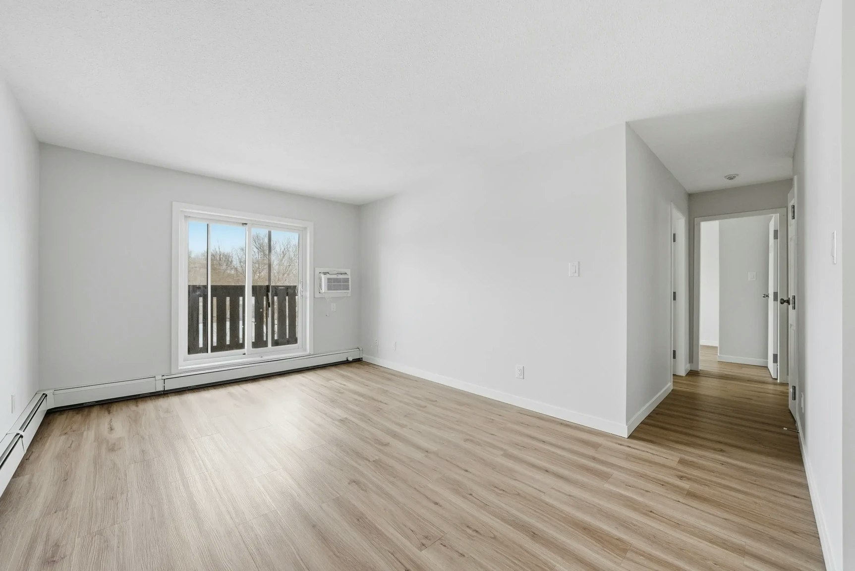 401-208 V Avenue South, Saskatoon, SK, S7M 3E3 - 3