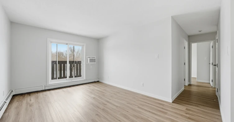 401-208 V Avenue South, Saskatoon, SK, S7M 3E3 - 3