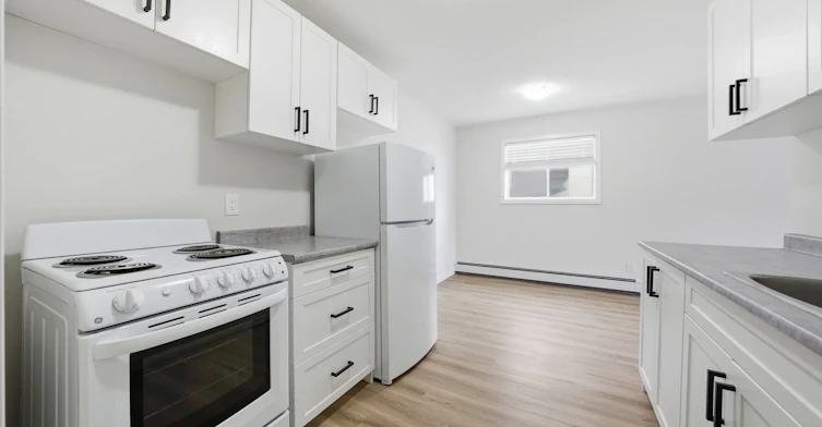 401-208 V Avenue South, Saskatoon, SK, S7M 3E3 - 2