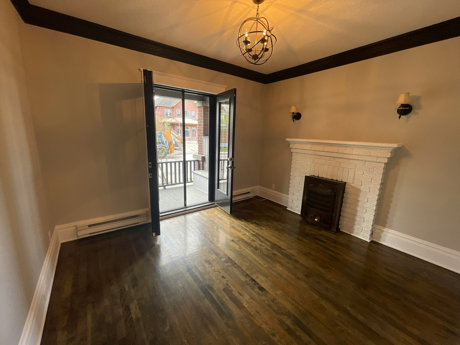 2-190 Stanley Avenue, Ottawa, ON, K1M 1P3