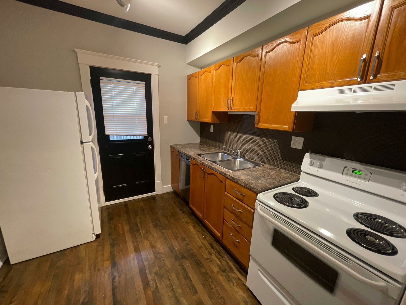 2-190 Stanley Avenue, Ottawa, ON, K1M 1P3 - 3