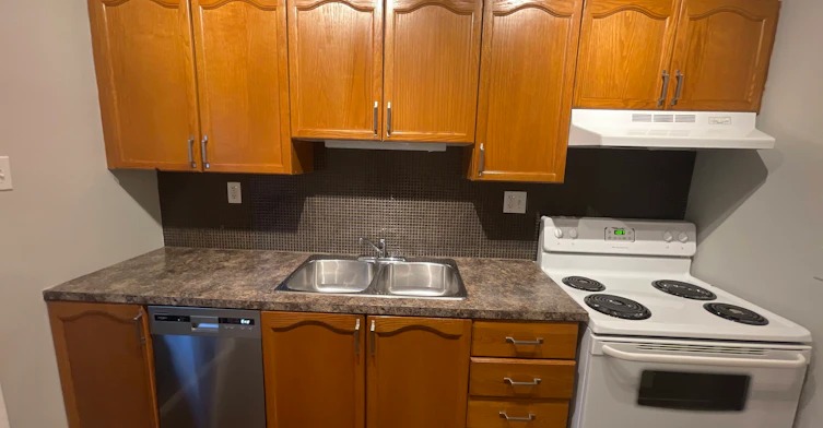 2-190 Stanley Avenue, Ottawa, ON, K1M 1P3 - 2