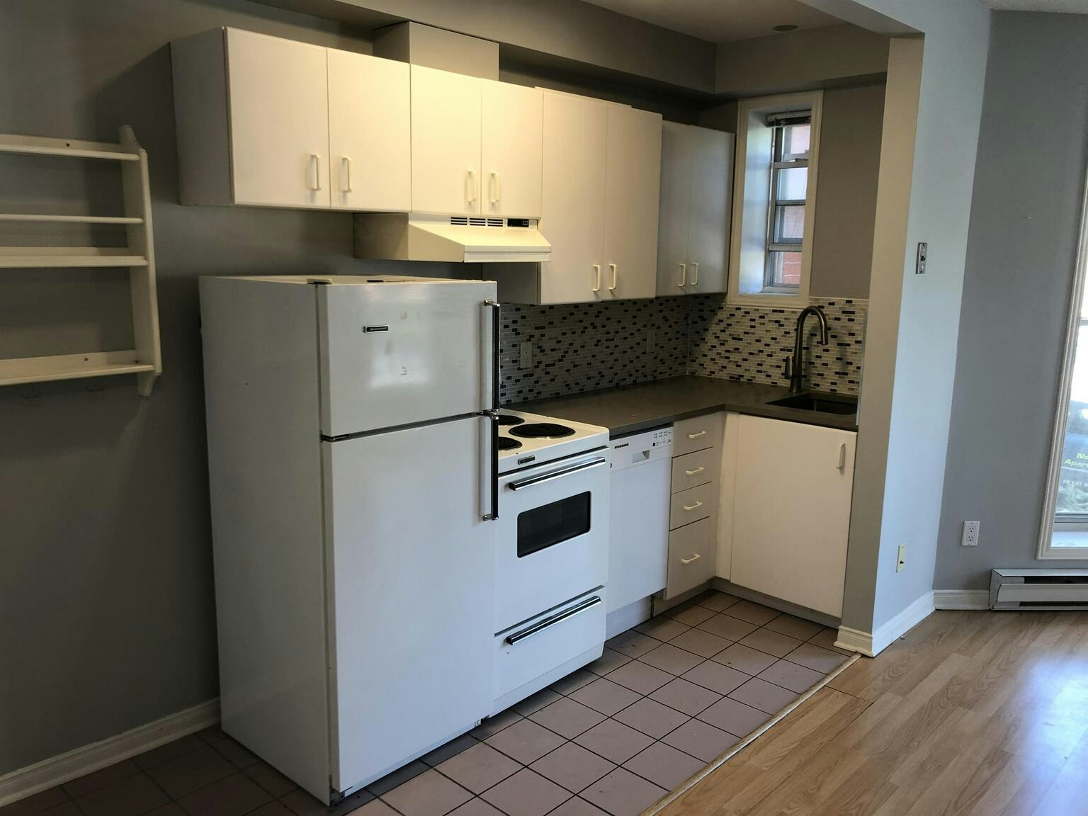 102-188 Waverley Street, Ottawa, ON, K2P 0V6 - 2