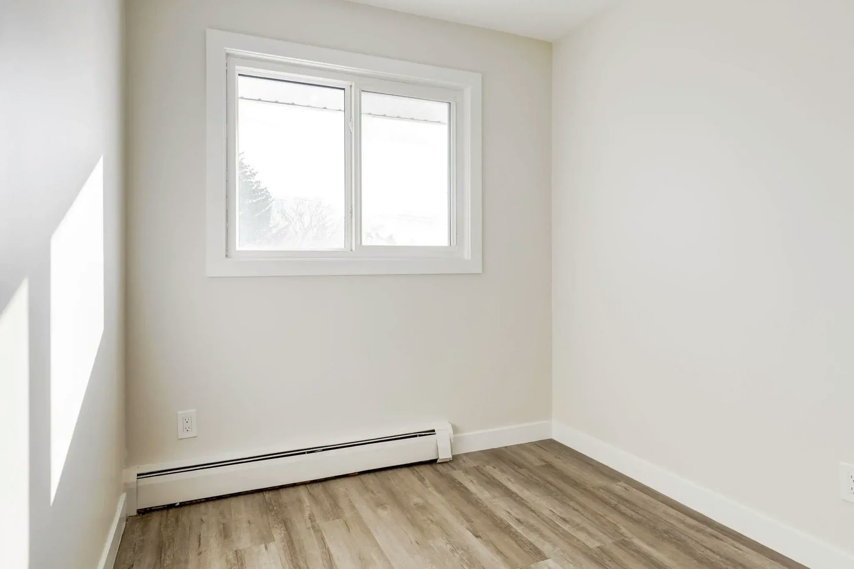 08-11707 80 Street, Edmonton, AB, T5B 2N4 - 12