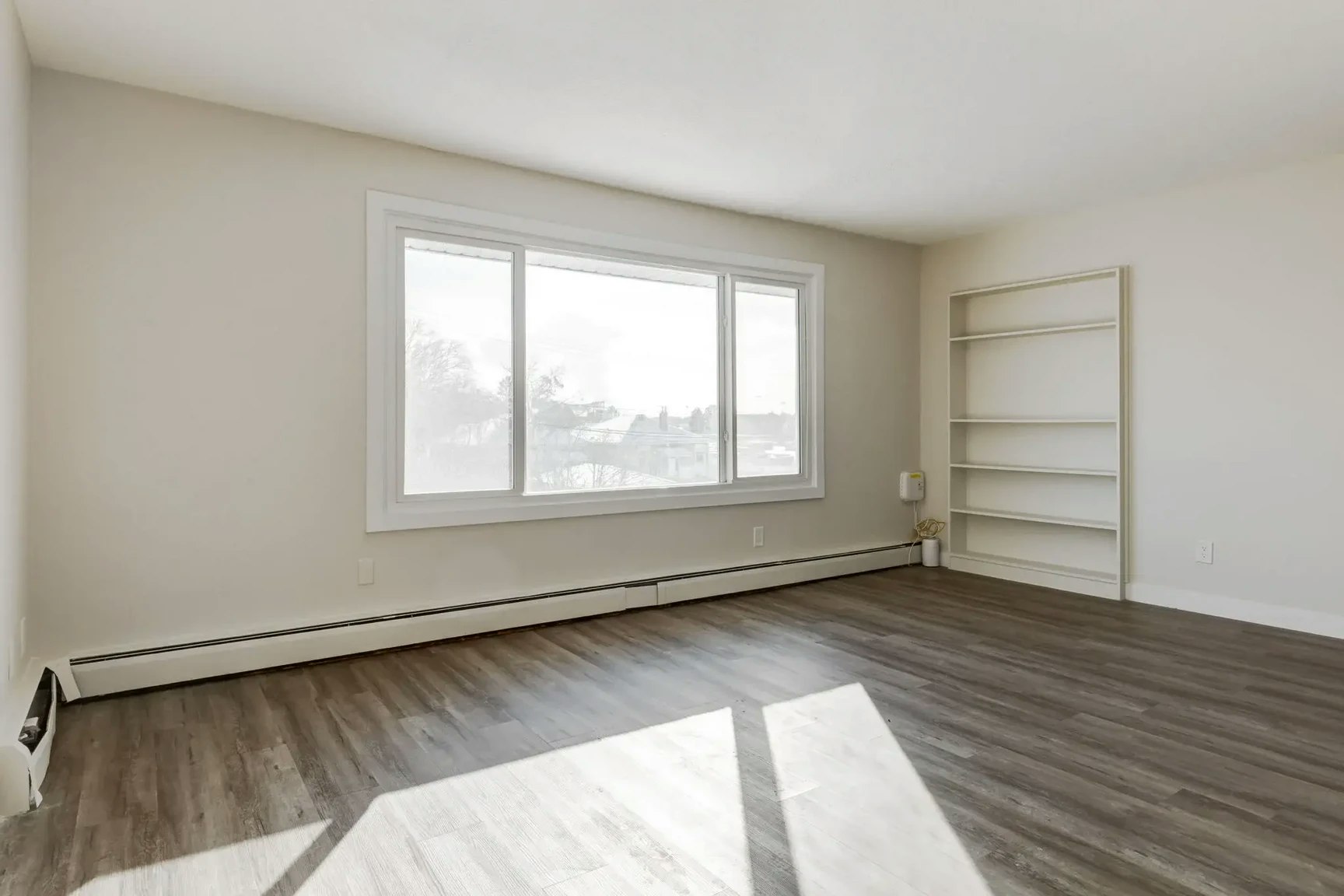 08-11707 80 Street, Edmonton, AB, T5B 2N4 - 9