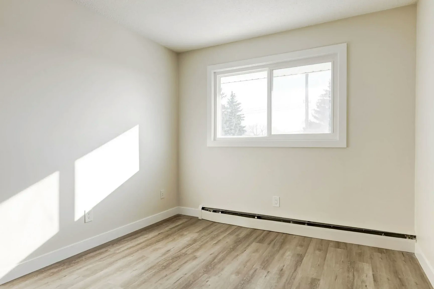 08-11707 80 Street, Edmonton, AB, T5B 2N4 - 17