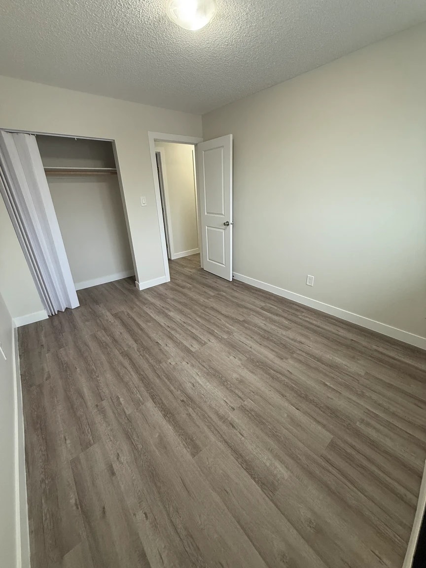 08-11707 80 Street, Edmonton, AB, T5B 2N4 - 35