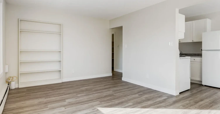 08-11707 80 Street, Edmonton, AB, T5B 2N4 - 4