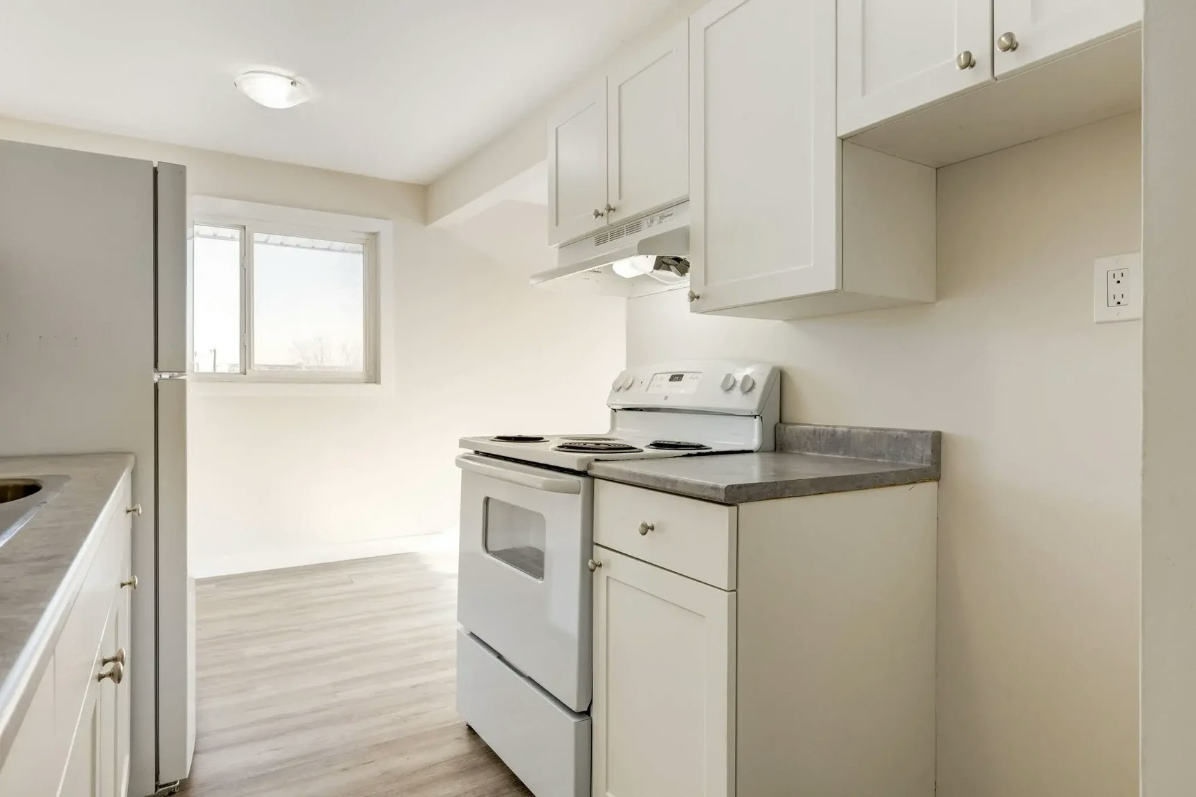 08-11707 80 Street, Edmonton, AB, T5B 2N4 - 5