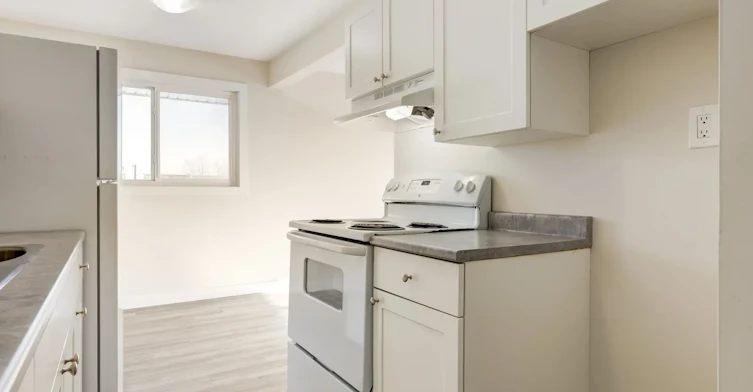 08-11707 80 Street, Edmonton, AB, T5B 2N4 - 5